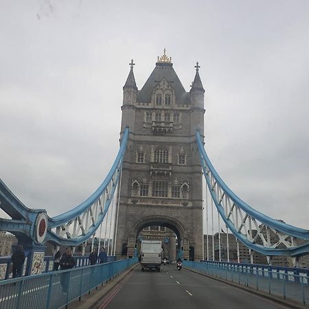 דירות לונדון Walking To Tower Bridge מראה חיצוני תמונה